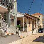 بيت للعطل The Street House *