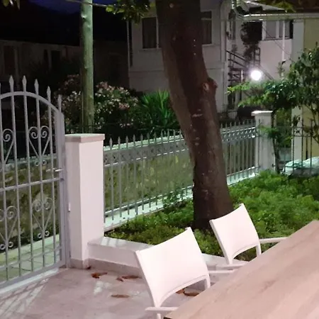 The Street House بيت للعطل